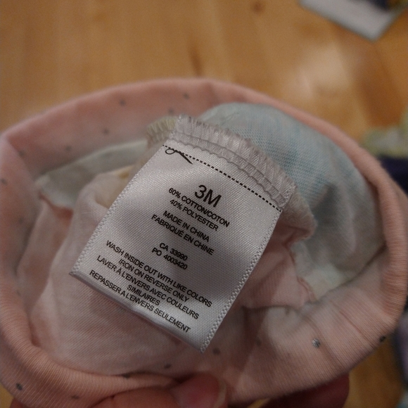 3/20$ 0-3m unicorn onesie and hat - Picture 3 of 9